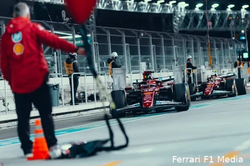 charles-leclerc-lewis-hamilton-ferrari-lasvegas-vrijdag