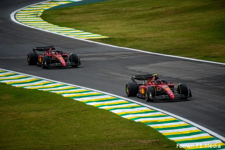 Carlos
Sainz en Charles Leclerc op het Autódromo José Carlos Pace tijdens de kwalificatie, Grand Prix van
São Paulo 2022 (Foto: Ferrari F1 Media)