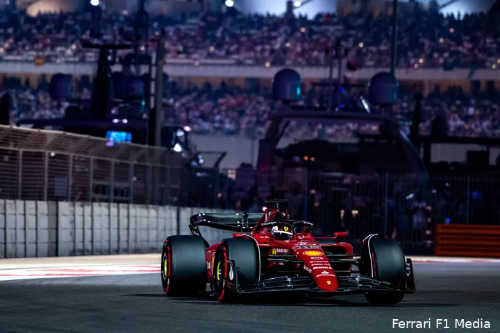 Charles
Leclerc op het Yas Marina Circuit, Kwalificatie, Grand Prix van Abu Dhabi
2022 (Foto: Ferrari F1 Media)