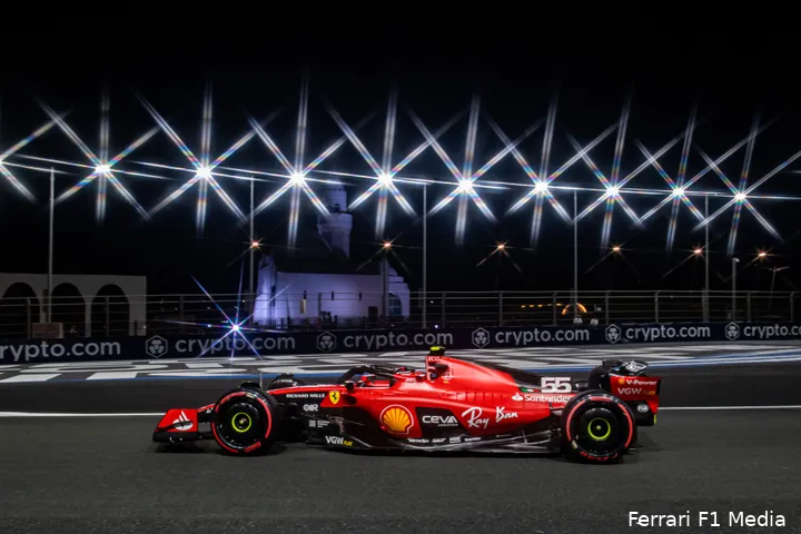 Carlos Sainz tijdens de kwalificatie voor de GP van Saoeid Arabië 2023 (Foto:
Ferrari F1 Media)