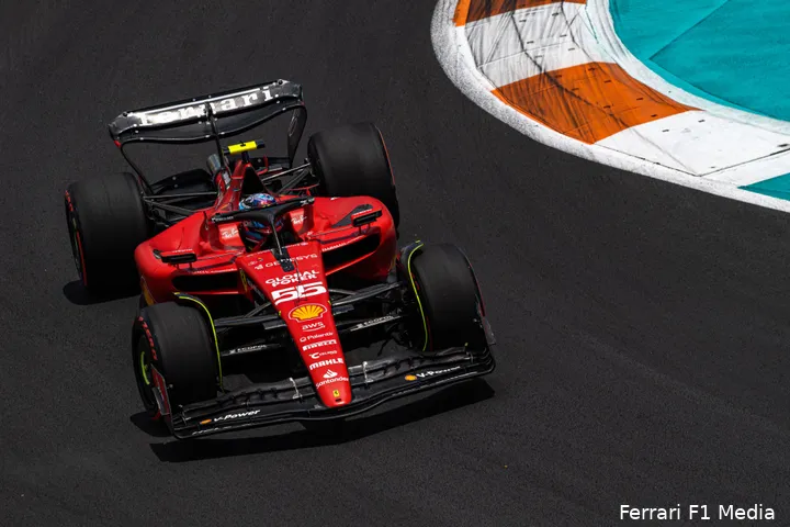 Carlos Sainz gedurende een kwalificatierondje, GP Miami 2023 (Foto:
Ferrari F1 Media)