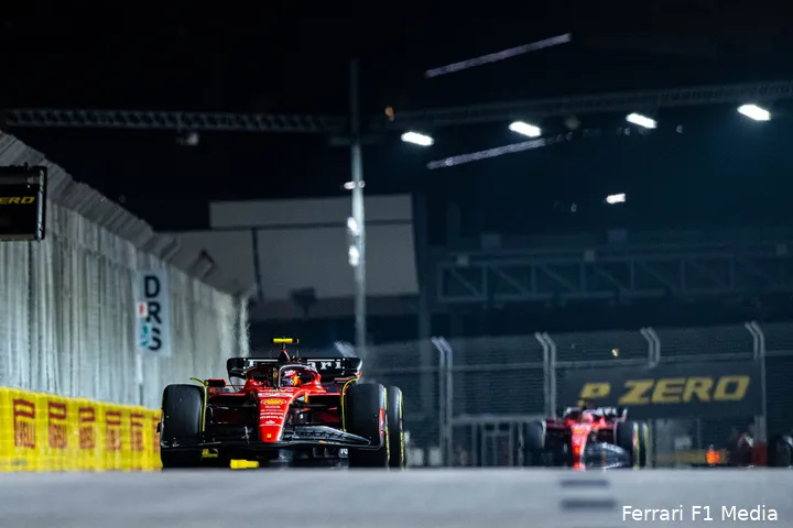 <i>Ferrari heeft het voorlopig goed voor elkaar in Singapore.</i>