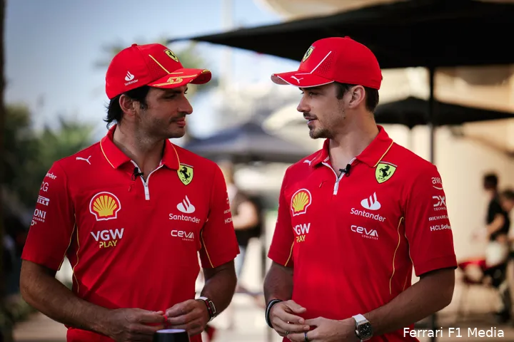Had Ferrari voor Sainz moeten kiezen in plaats van Leclerc? Ten Voorde denkt van niet (Foto: Ferrari F1 Media)<br>