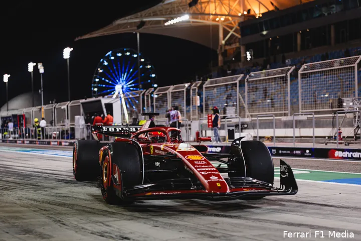 De Ferrari SF-24 met Charles Leclerc tijdens de kwalificatie voor de Grand Prix van Bahrein, 2024.