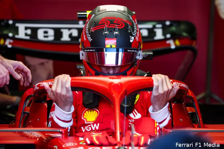 Sainz deed zijn best om Red Bull en zijn teamgenoot onder druk te zetten. (Foto: Ferrari F1 Media)