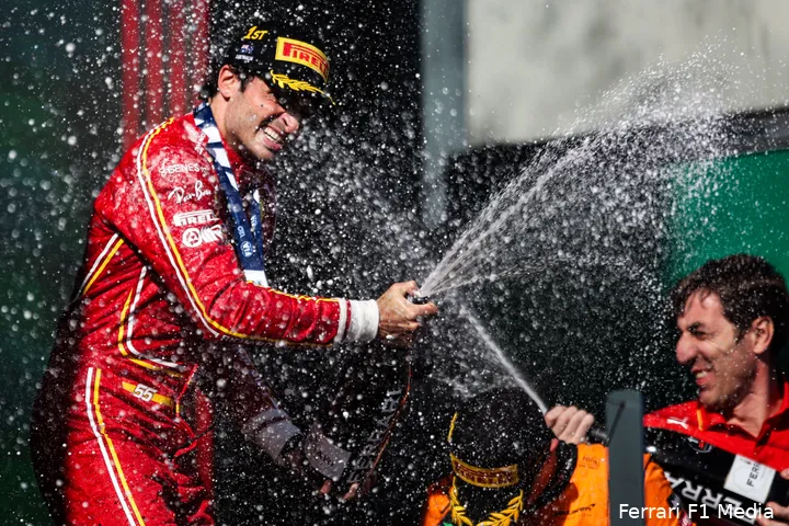 carlos sainz leclerc podium australie ferrari