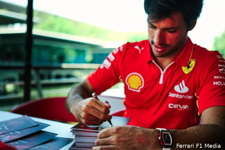 Onder welk contract gaat Sainz zijn handtekening zetten? (Foto: Ferrari F1 Media)