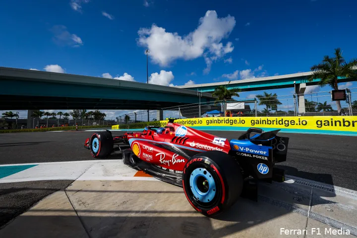 Het was frustratie voor en frustratie na voor Carlos Sainz. (Foto: Ferrari F1 Media)