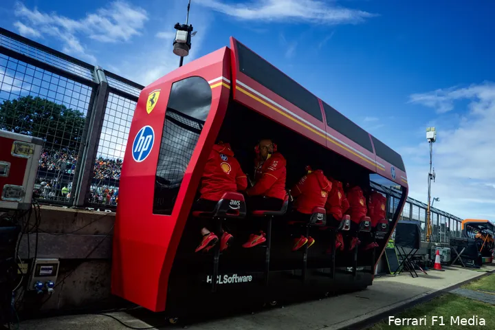 pitmuur 17 scuderia ferrari british gp saturday 88c24c56 3d9d 47ef 8eff 86a69c7bcf90