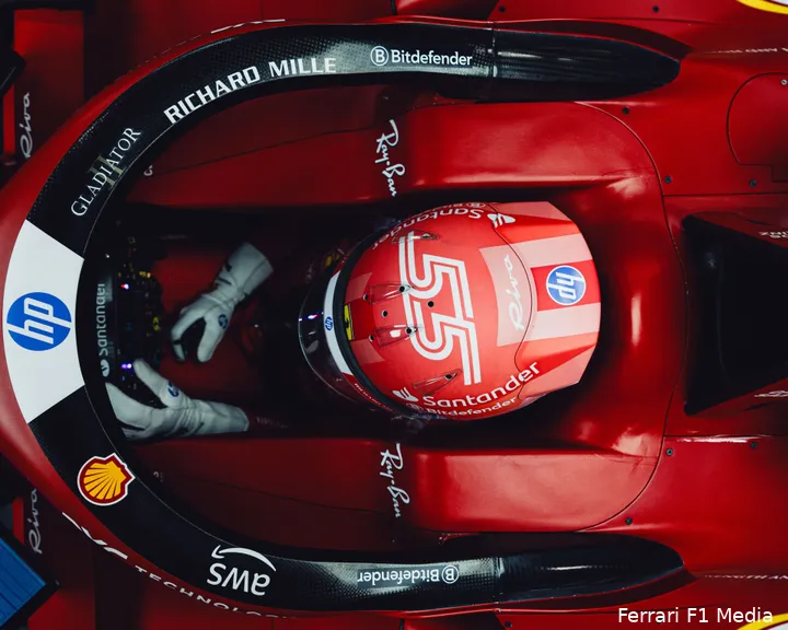 <i>Carlos Sainz was niet blij met de strategie van het team.</i>