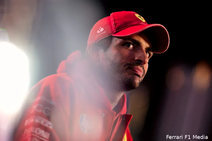 <i>Carlos Sainz hoopt zijn tijd bij Ferrari af te sluiten met de constructeurstitel.</i>