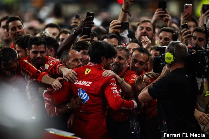 Sainz was tijdens sommige weekenden een coureur en strateeg in één.