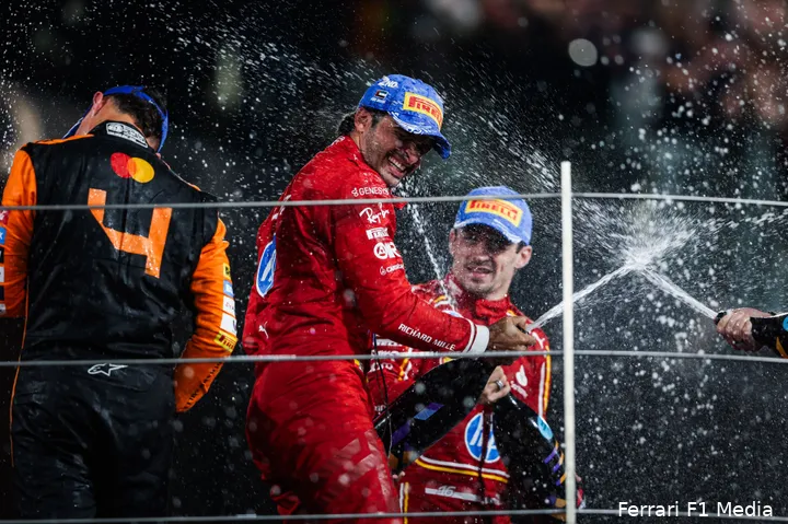 De mannen van Ferrari sloten 2024 af met een gezamenlijk podium.