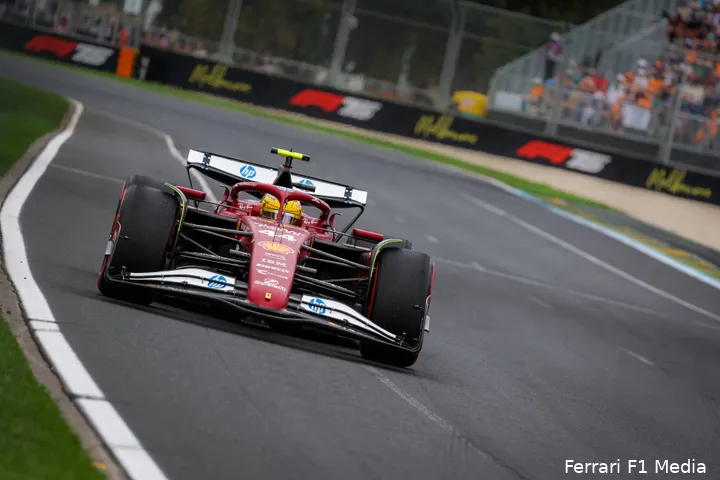 Hamilton wist niet in de voetstappen van Alonso te treden door zijn eerste race met Ferrari te winnen.