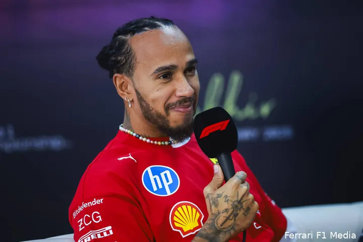 <i>Lewis Hamilton staat al sinds het begin van het jaar in de belangstelling van de media.&nbsp;</i>