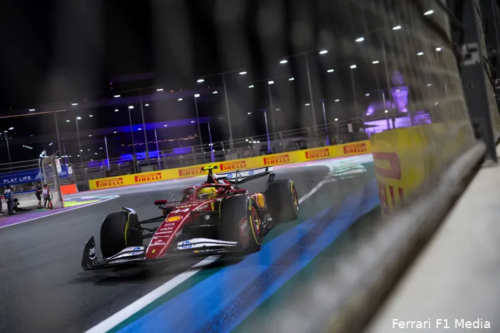 <i>Hamilton kende een dramatisch weekend in Jeddah.</i>