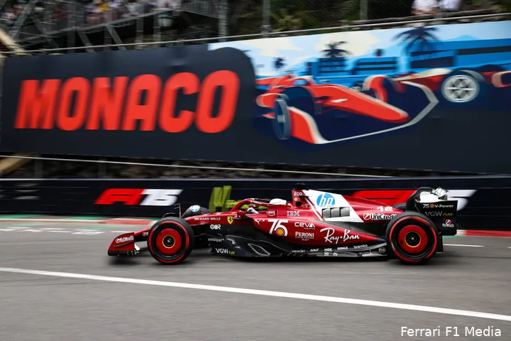 Leclerc liep de eerste schade van het weekend op in Monaco.&nbsp;