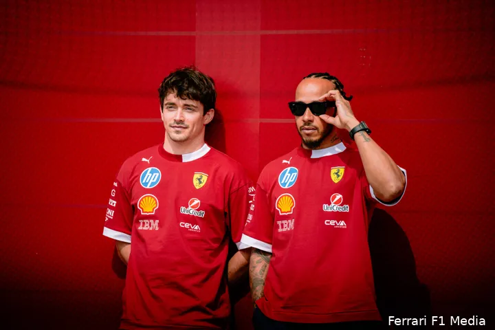 <i>De Ferrari-coureurs krijgen er flink van langs van Danner.</i>