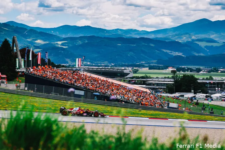 Aan de steun zal het niet liggen voor Verstappen, want de Nederlandse fans zijn volop aanwezig in Oostenrijk.