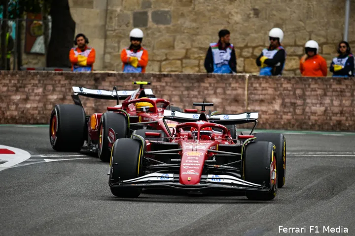 lewis-hamilton-charles-leclerc-ferrari-gp-azerbeidzjan-2025-zondag