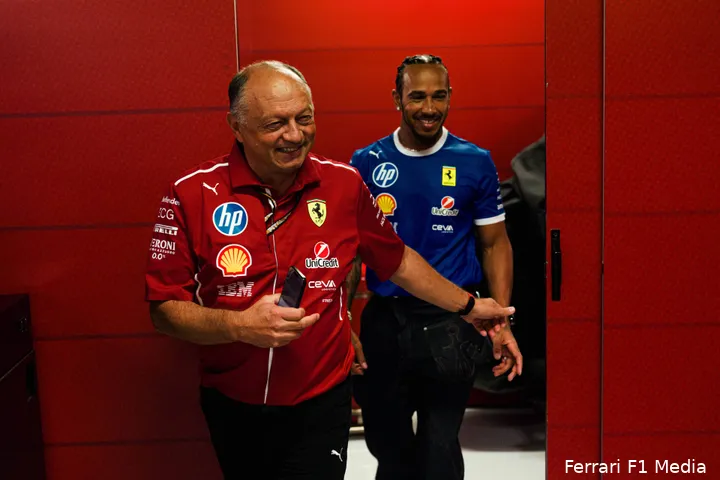 lewis-hamilton-fred-vasseur-ferrari-monza-italië
