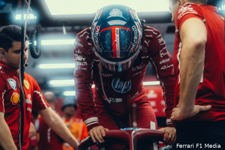 charles-leclerc-ferrari-singapore-vrijdag-1