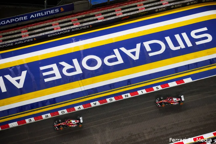 lewis-hamilton-charles-leclerc-ferrari-gp-singapore-2025-zondag
