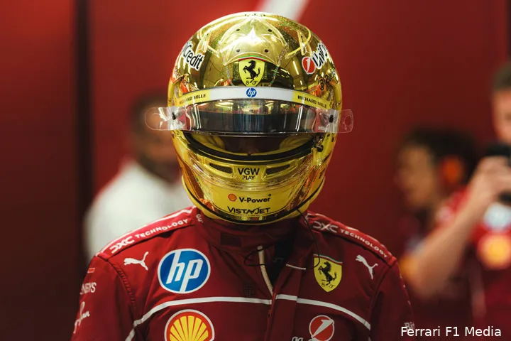 lewis-hamilton-ferrari-singapore-vrijdag-3