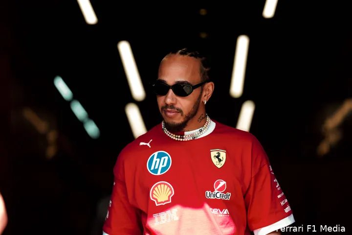 lewis-hamilton-ferrari-abudhabi-vrijdag (3)
