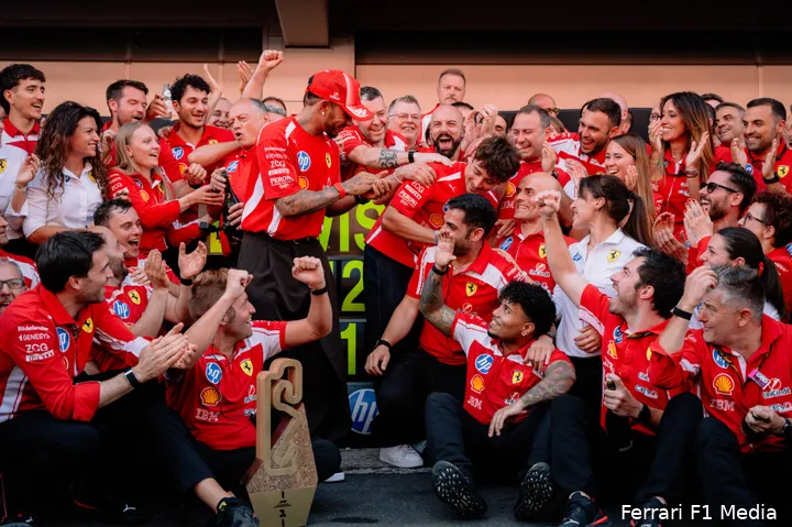 charles-leclerc-lewis-hamilton-ferrari-gp-barcelona-catalonie-2026-zondag-2