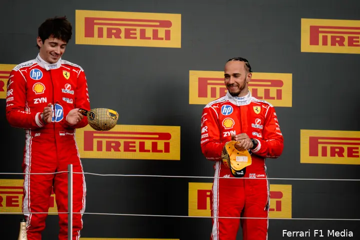 charles-leclerc-lewis-hamilton-ferrari-gp-groot-brittannie-2026-zondag-podium