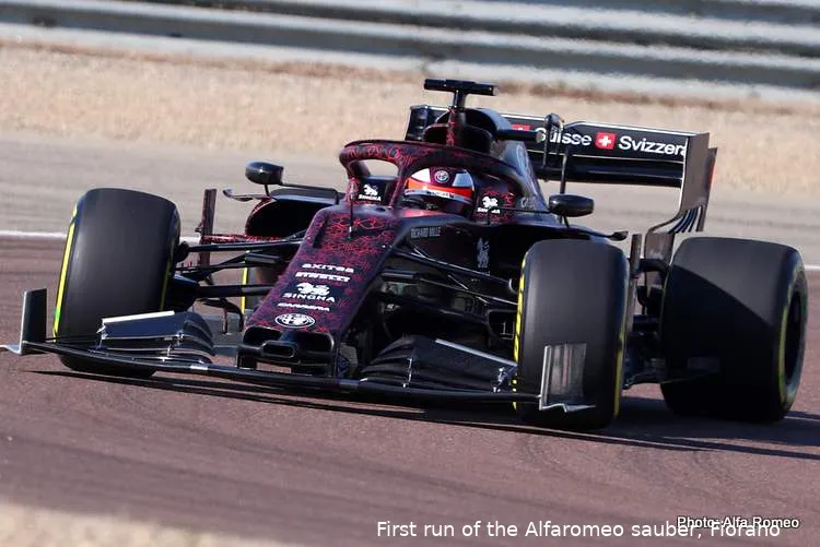 2019 alfa romeo f1 car first photos 14 feb 19 12 26 035
