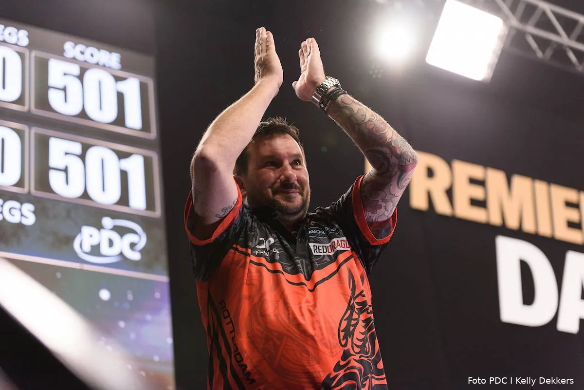 2026PremierLeagueNight11_Clayton01