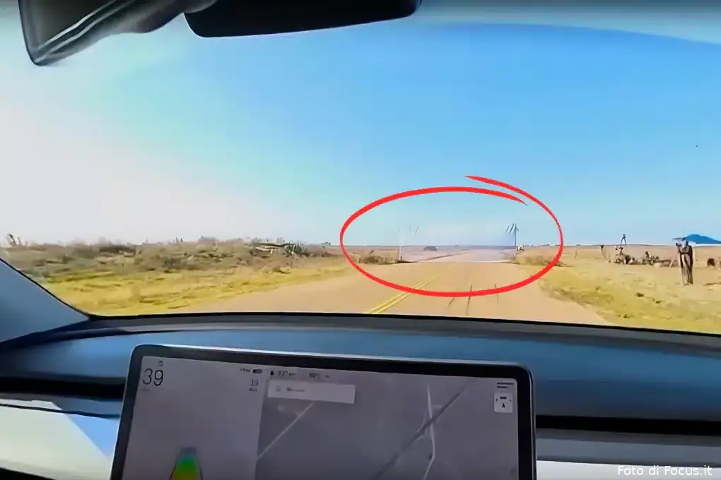 test tesla contro muro dipinto 1020x680