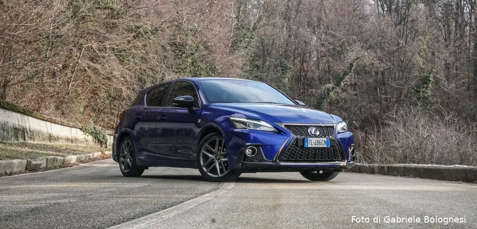 lexus ct200h 2018 copertina