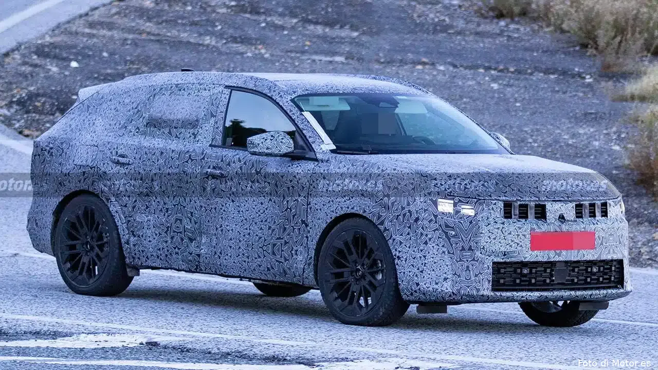 dacia berlina familiar fotos espia 2025111184 1763723618 4