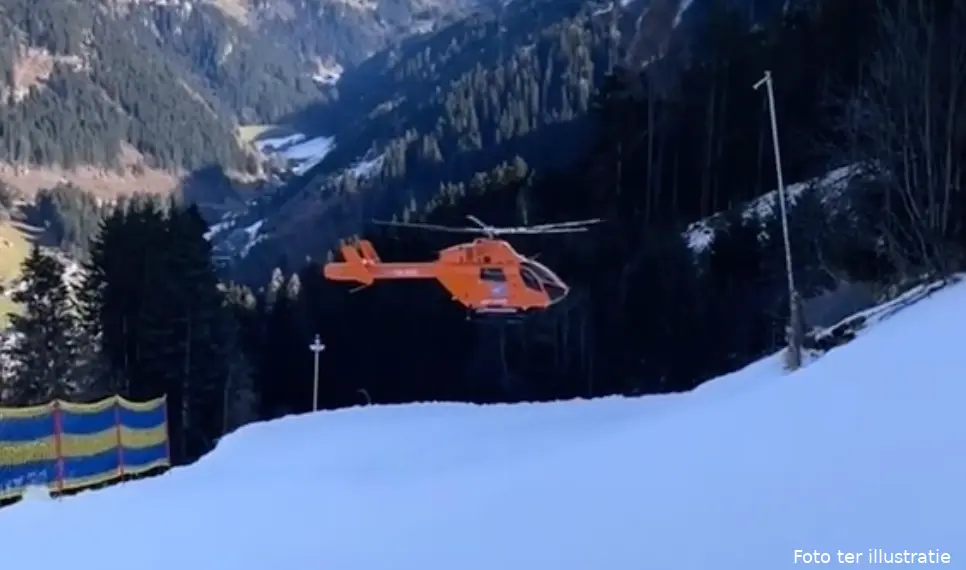 helikopter op skiberg