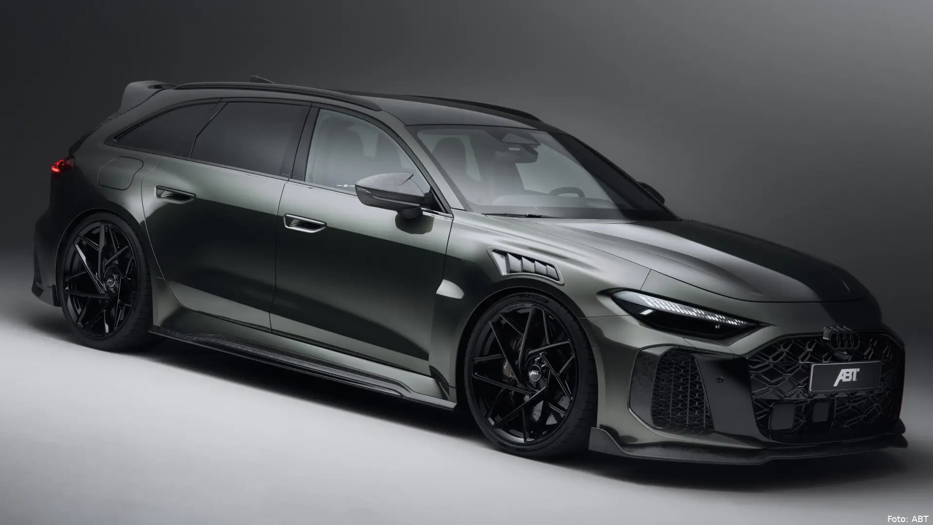 Audi-RS-5-ABT-RS5-R-720-pk-carbon-camouflage-schuin-vooraanzicht