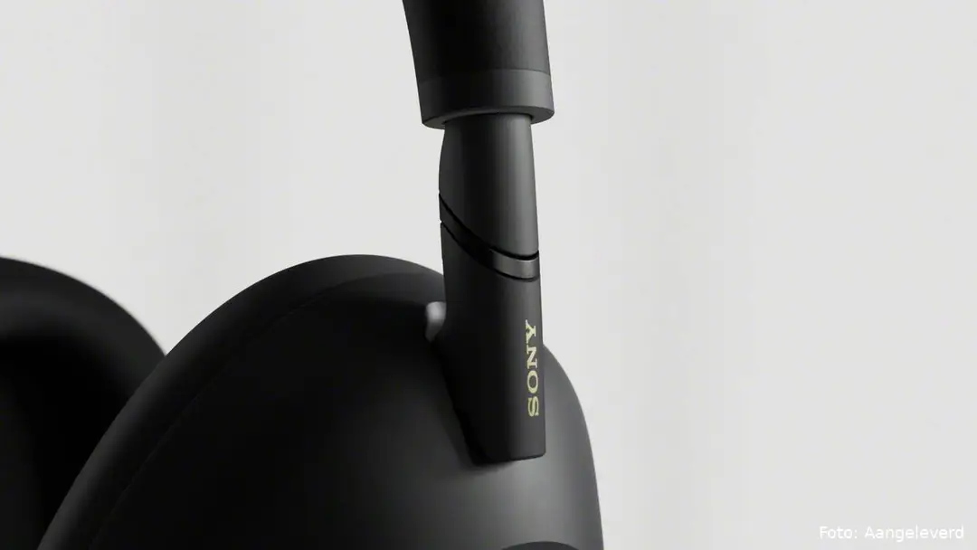 6 wh 1000xm6 black close up hinge