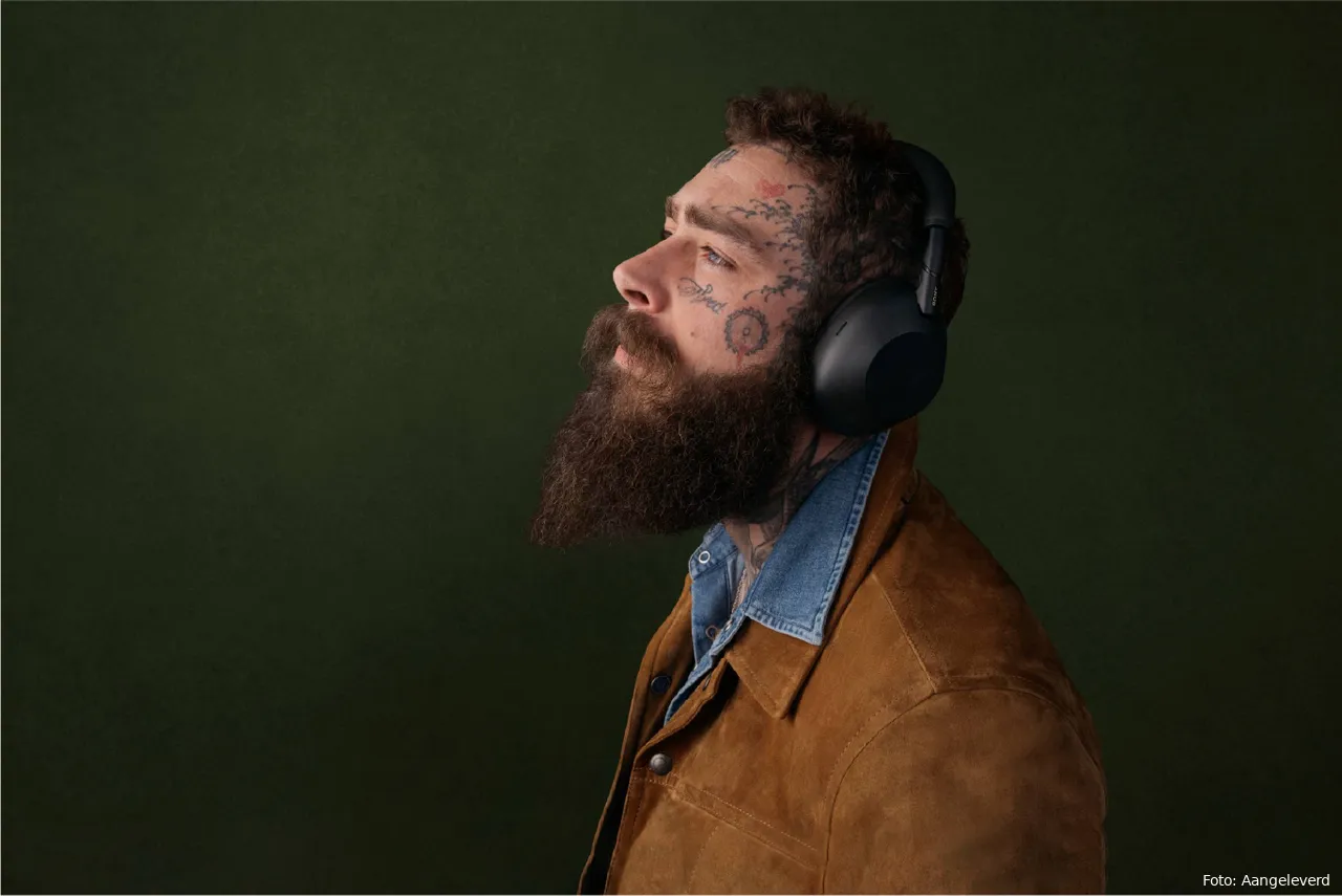 2 wh 1000xm6 black withartist