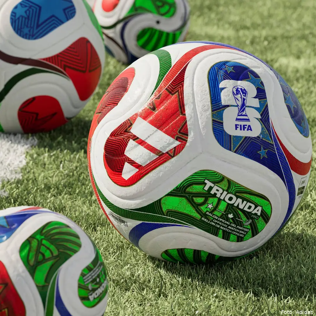 FIFA_World_Cup_26tm_Trionda_Pro_Ball_White_JD8021_HM8