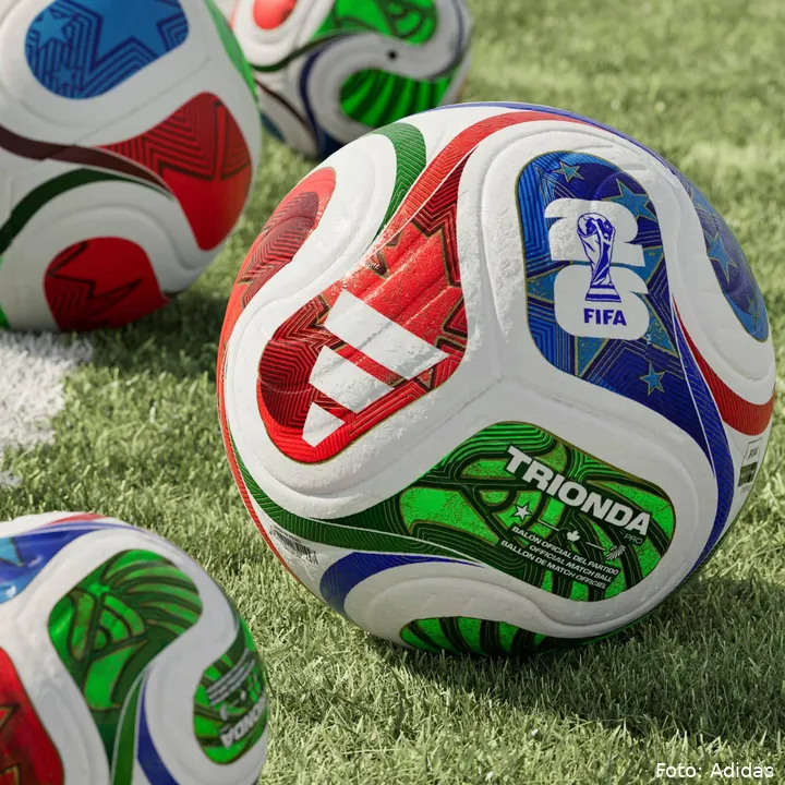 FIFA_World_Cup_26tm_Trionda_Pro_Ball_White_JD8021_HM8