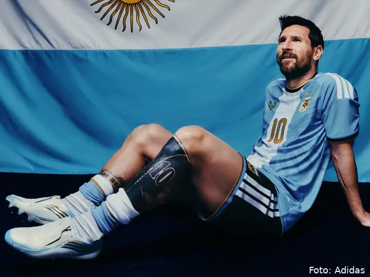 8017891_CAM_Onsite_Static_EU_DAT_Sports_Cred_Football_Messi_x_AFA_FW_26_DT_1440x1080px_ce291c9278