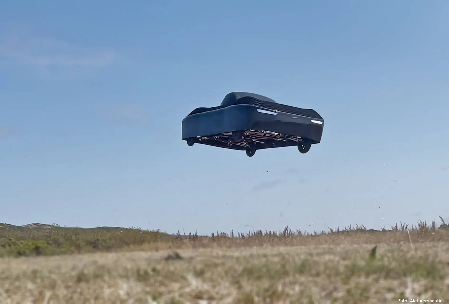 Alef full-size car low-altitude flight test