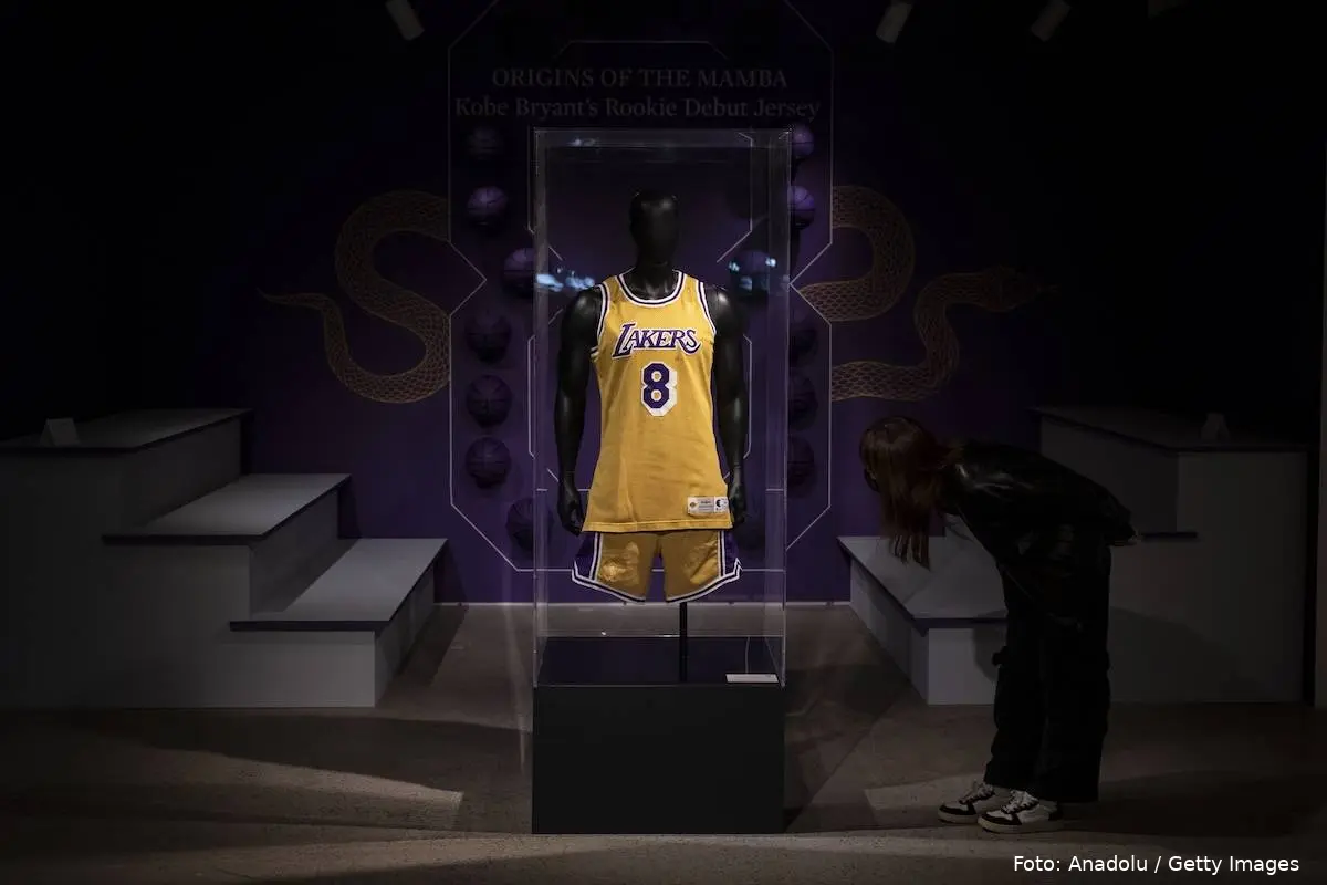 kobe bryant troje