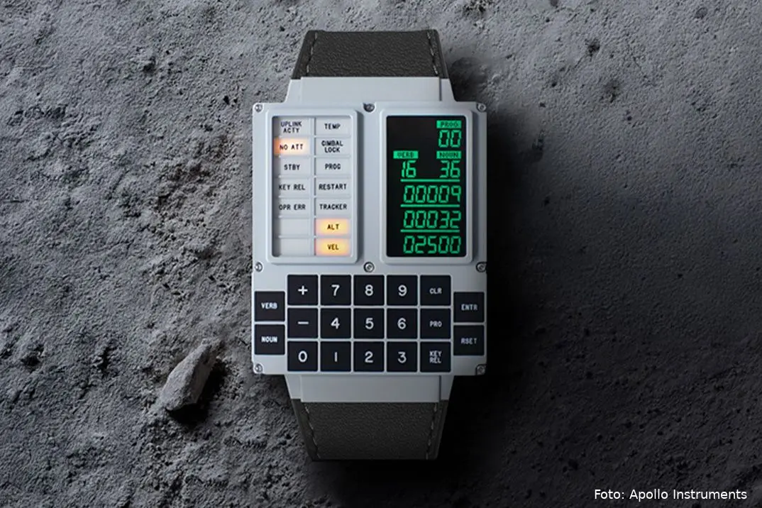 apollo instruments dsky moonwatch 0 hero