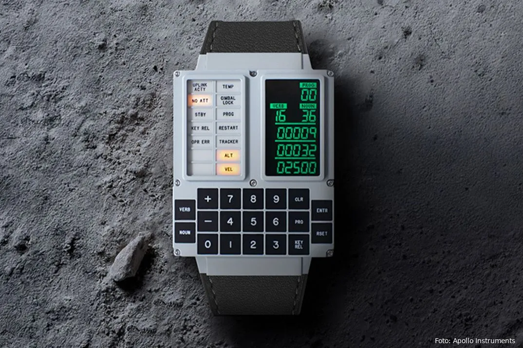 apollo instruments dsky moonwatch 0 hero
