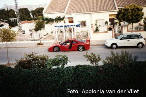 19_Van donker naar licht - rode Ferrari van Stanley