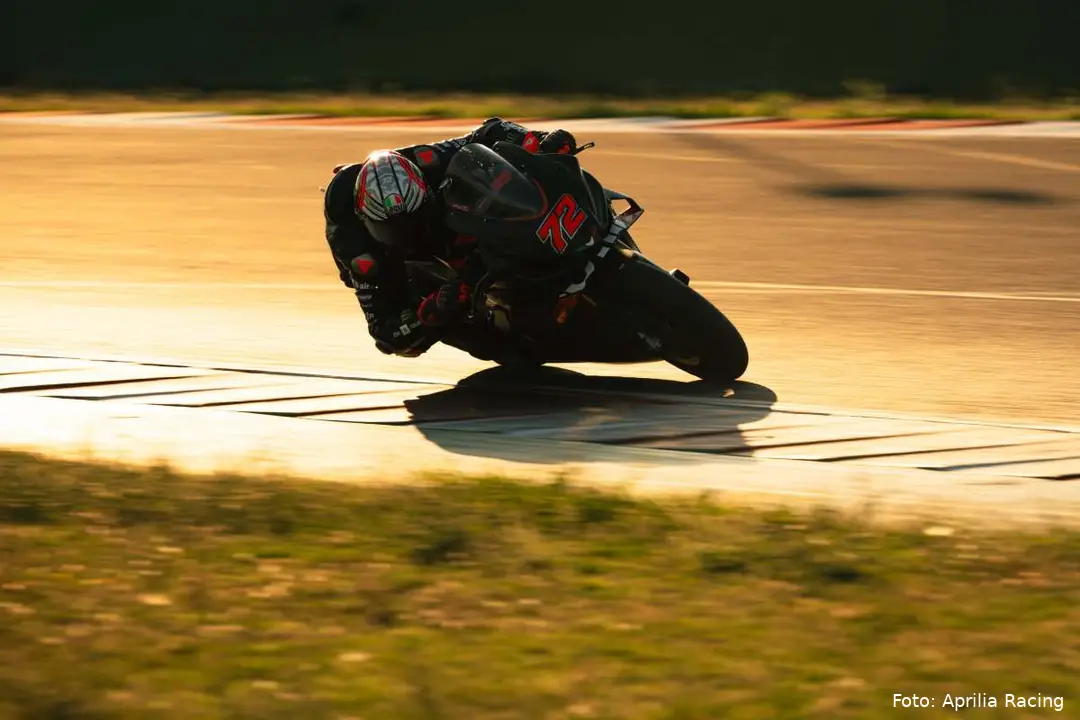 Marco Bezzecchi pilota Aprilia MotoGP guida la RSV4 a Misano