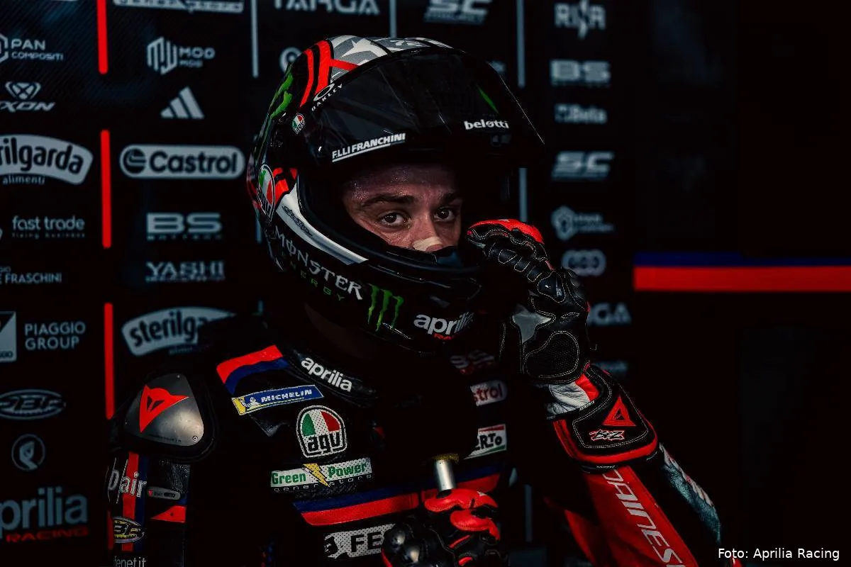 Marco Bezzecchi pilota Aprilia MotoGP nel box durante le prove del Brasile GP a Goiania
